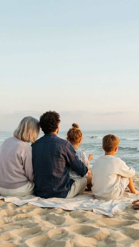 Videflo’s recording screen, filmed on a family at sunset.